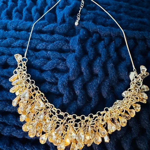 Gorgeous necklace all stoned up and ready to go. Stunning and simple - Picture 5 of 7